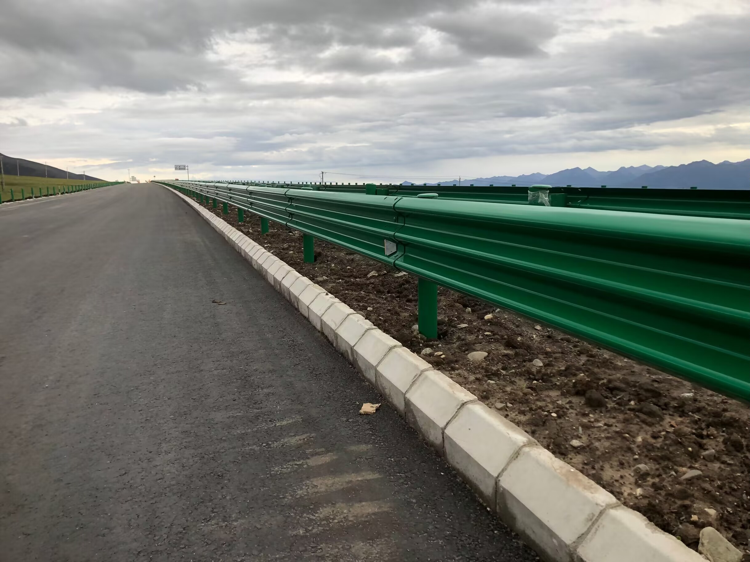 定结县乡村公路波形护栏热镀锌喷塑波形护栏 - 推荐